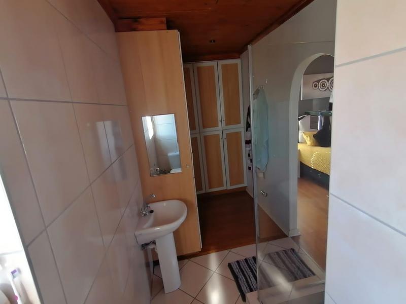 To Let 2 Bedroom Property for Rent in Pelikan Park Western Cape
